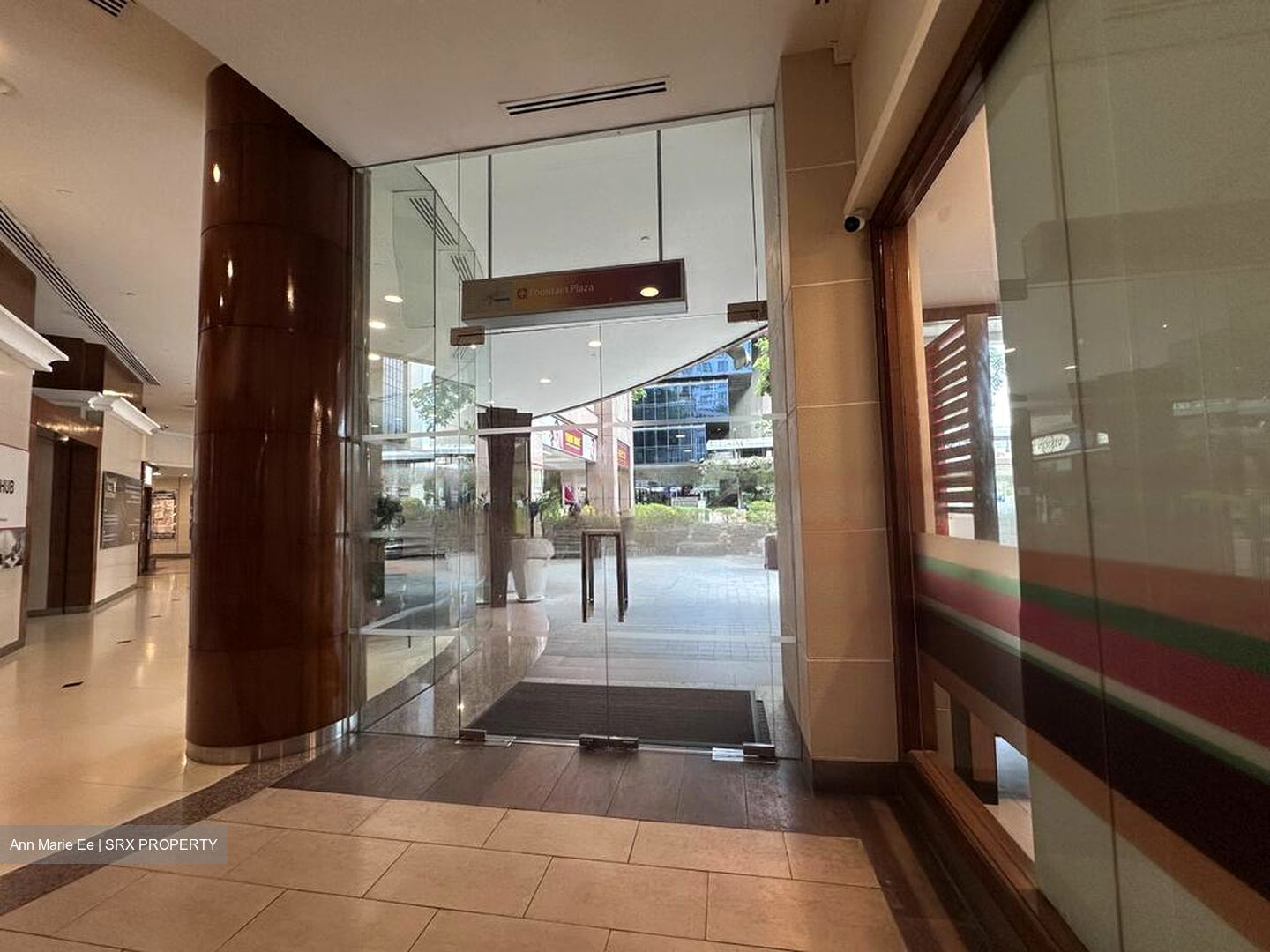Burlington Square (D7), Retail #451304761